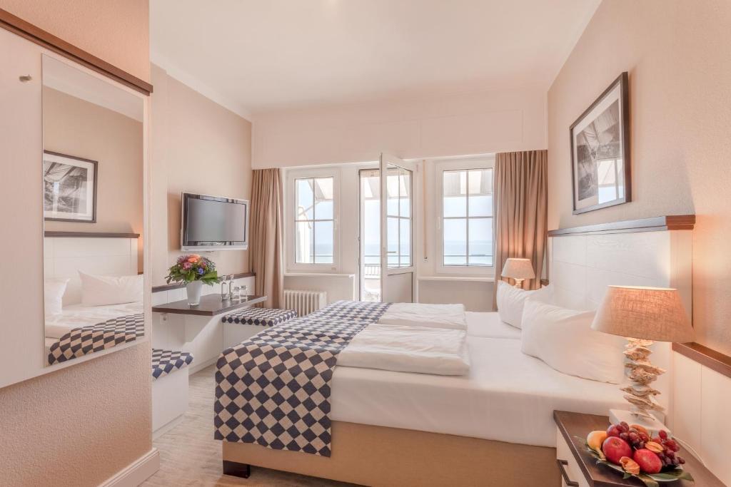 Hotel Strandschlösschen - Deluxe Double Room With Sea View