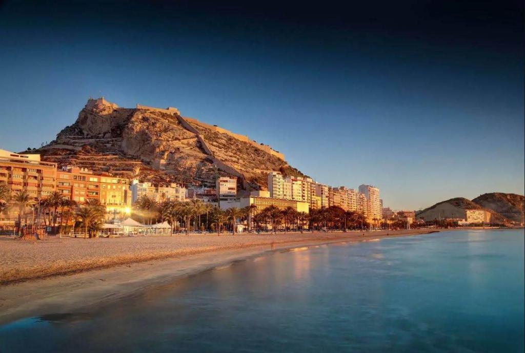 Apartamento céntrico a 5 minutos de la playa, Alicante ...