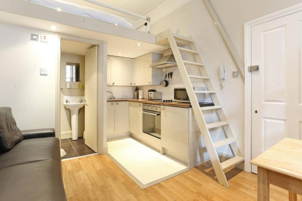 images Studio Flat London Bridge apartment fantastic mezzanine studio