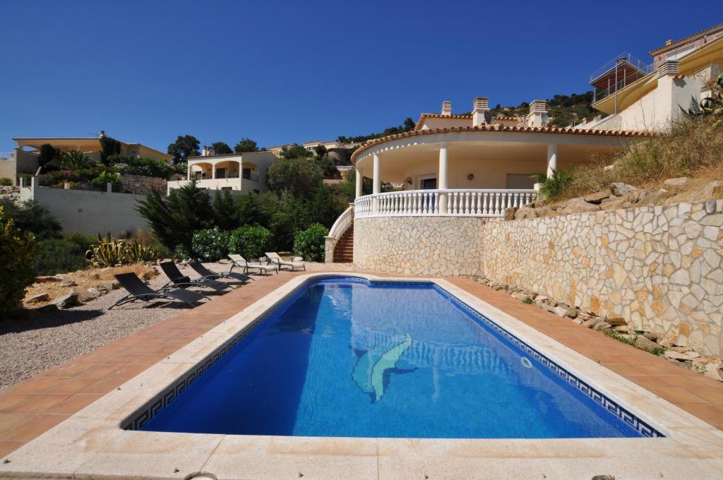 The swimming pool at or close to 1131 Can Isaac Anglaterra - Apivend Immo