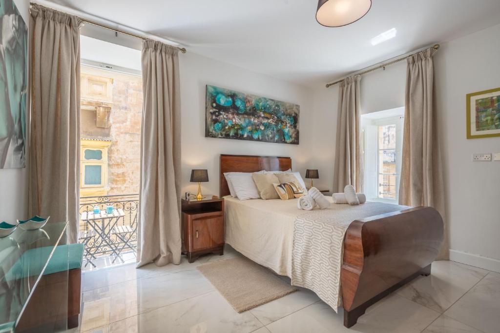 En eller flere senger på et rom på Valletta Central Historical Apartments