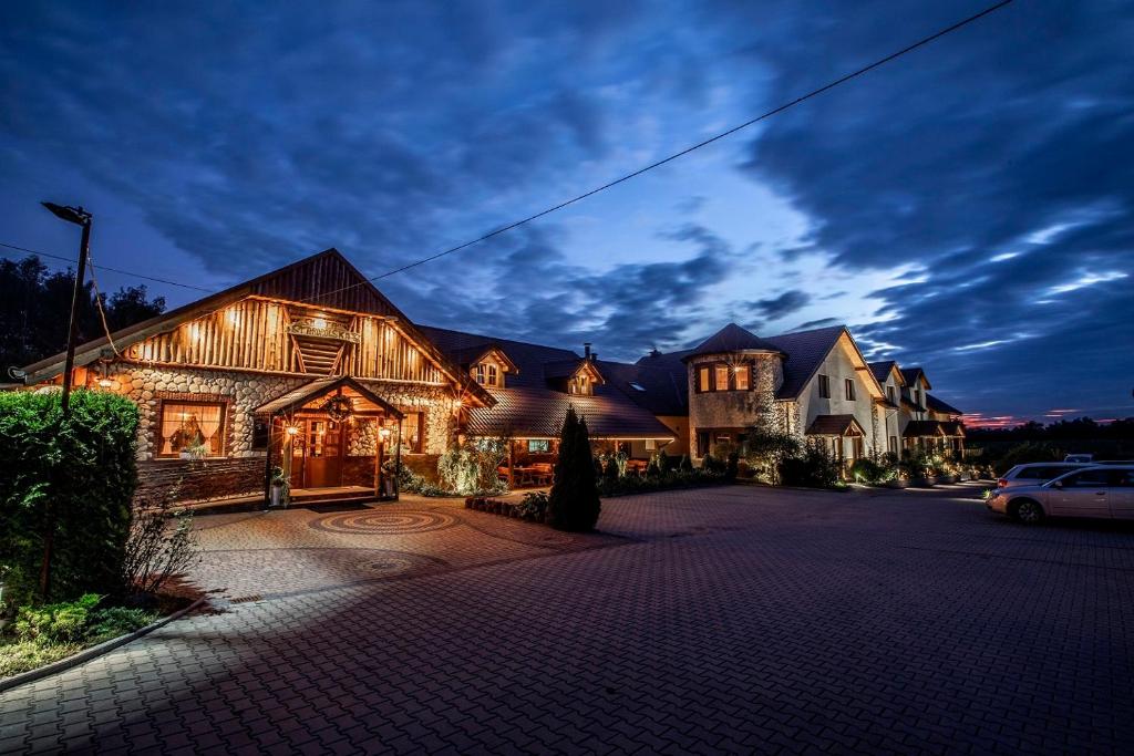 Zajazd Chata Staropolska - Housity