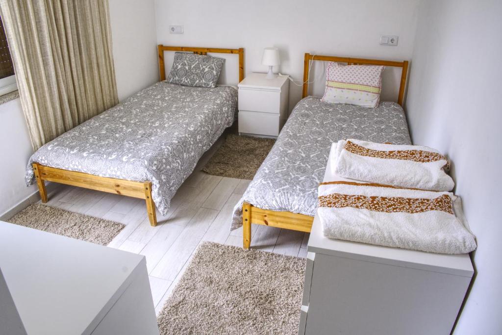 Postel nebo postele na pokoji v ubytování casa das pombas