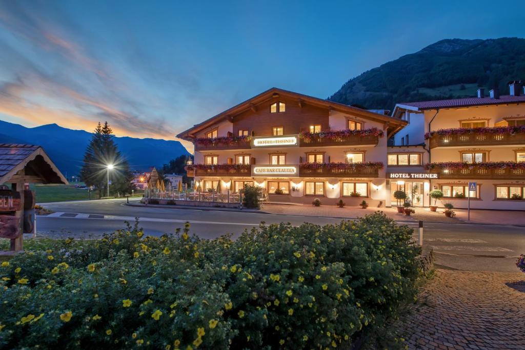 Nespecifikovaný výhled na hory nebo výhled na hory při pohledu z hotelu