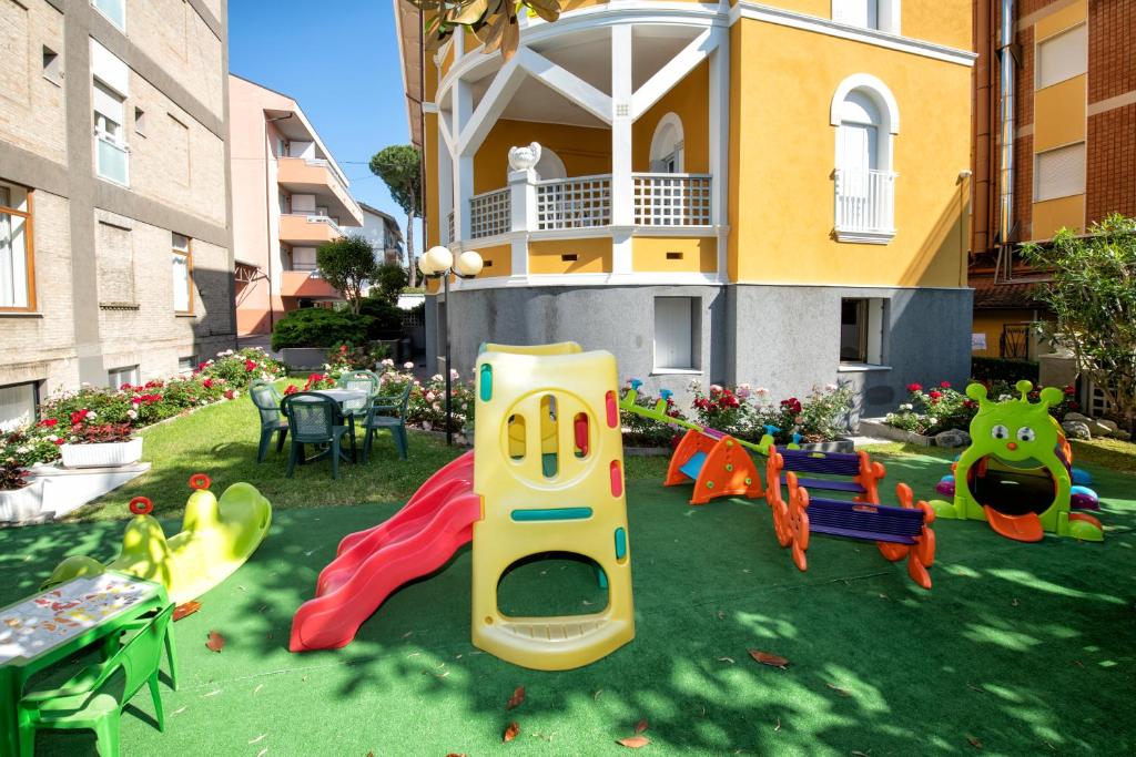 Plac zabaw dla dzieci w obiekcie Hotel Torretta