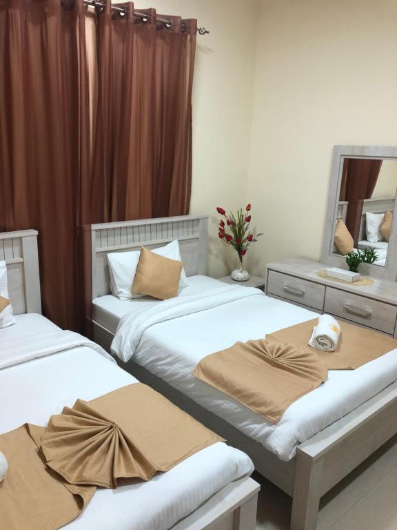 Postel nebo postele na pokoji v ubytování Al Khaleej Plaza Furnished Apartments LLC