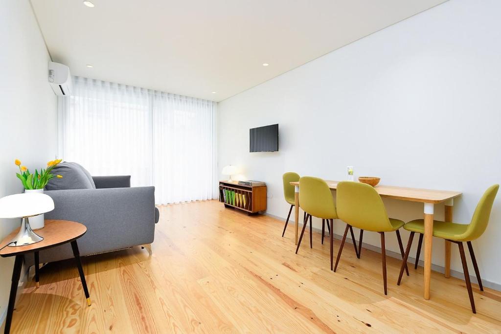 TV a/nebo společenská místnost v ubytování Bom Jardim Apartments