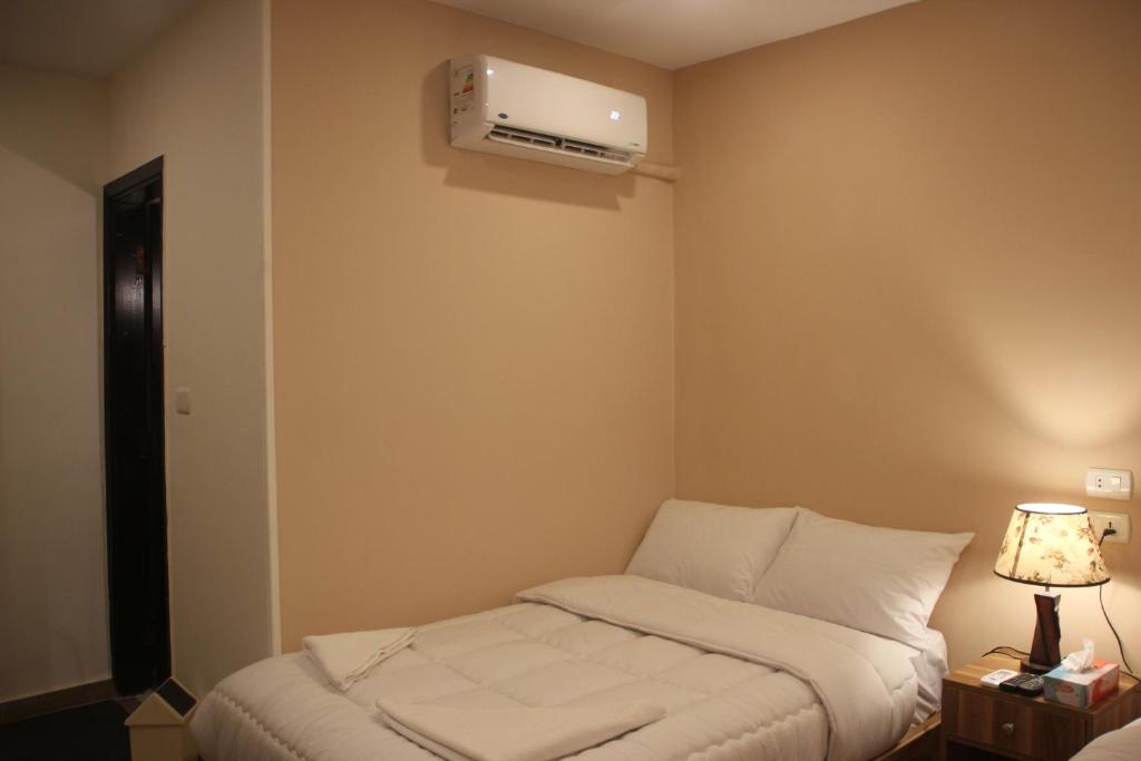 Postel nebo postele na pokoji v ubytování Farida Pyramids Boutique Hotel