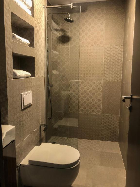 Koupelna v ubytování Qama Hotel