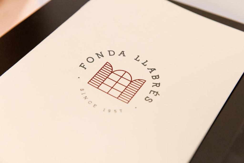 a label for a product with a basket on it at Fonda Llabres Boutique in Alcudia