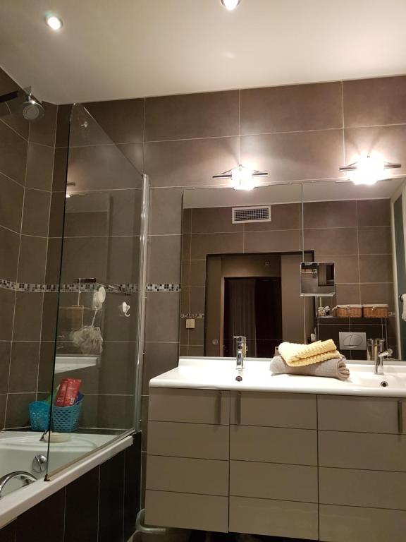 VILLA BEAUSEJOUR - Double Room With Private External Bathroom