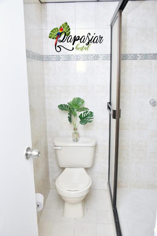 Koupelna v ubytování Pa Pasiar Hostal