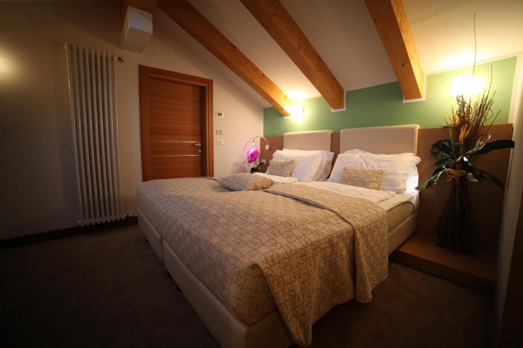 Postel nebo postele na pokoji v ubytování My Kosher Hotel