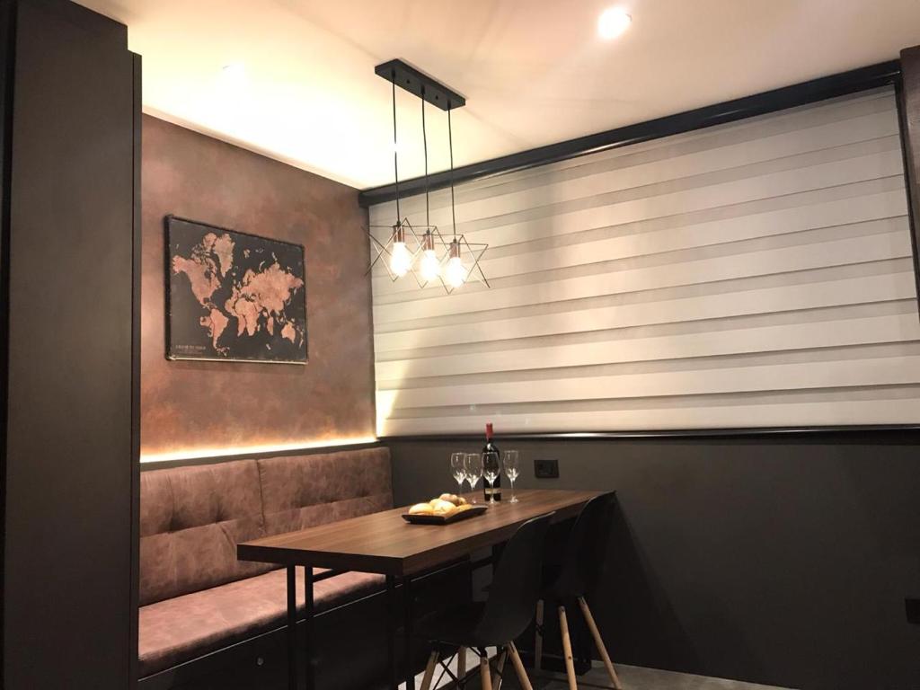  Apartamento super bem decorado em frente ao shopping