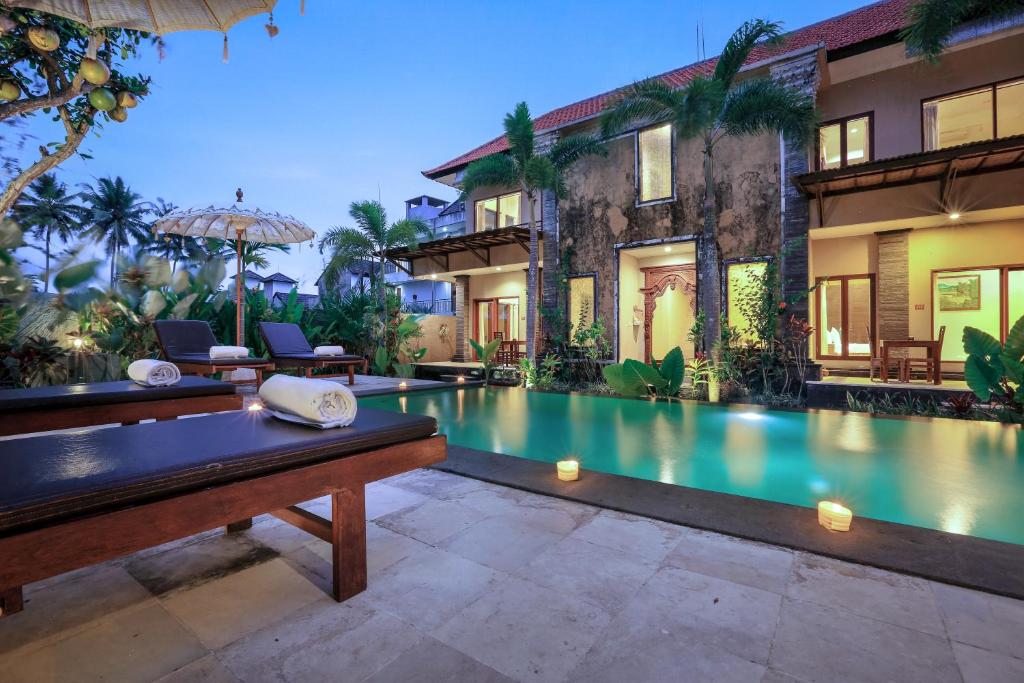 Bazén v ubytování Nang Ade Villa by Pramana Villas nebo v jeho okolí