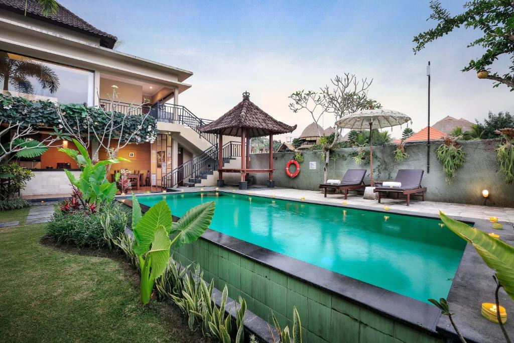 Bazén v ubytování Nang Ade Villa by Pramana Villas nebo v jeho okolí