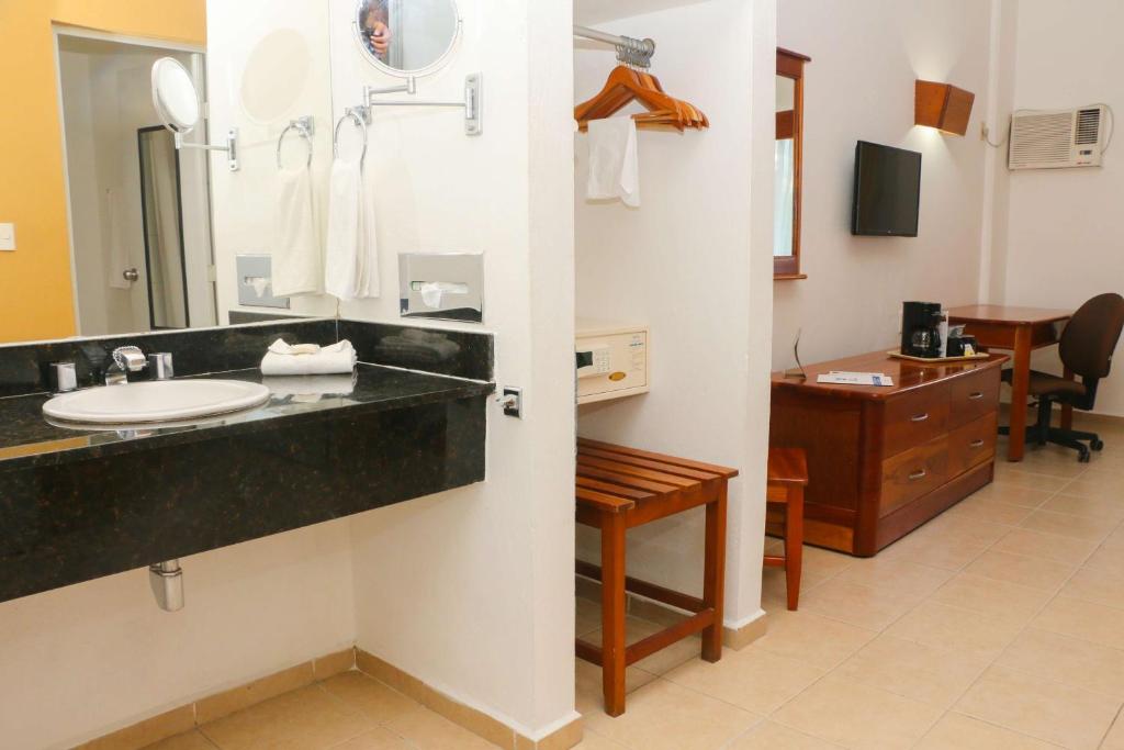 Kuchyň nebo kuchyňský kout v ubytování Best Western Riviera Tuxpan