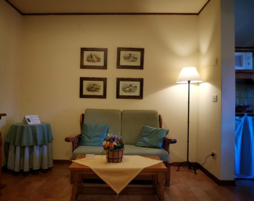 Posedenie v ubytovaní Agriturismo Isola Augusta