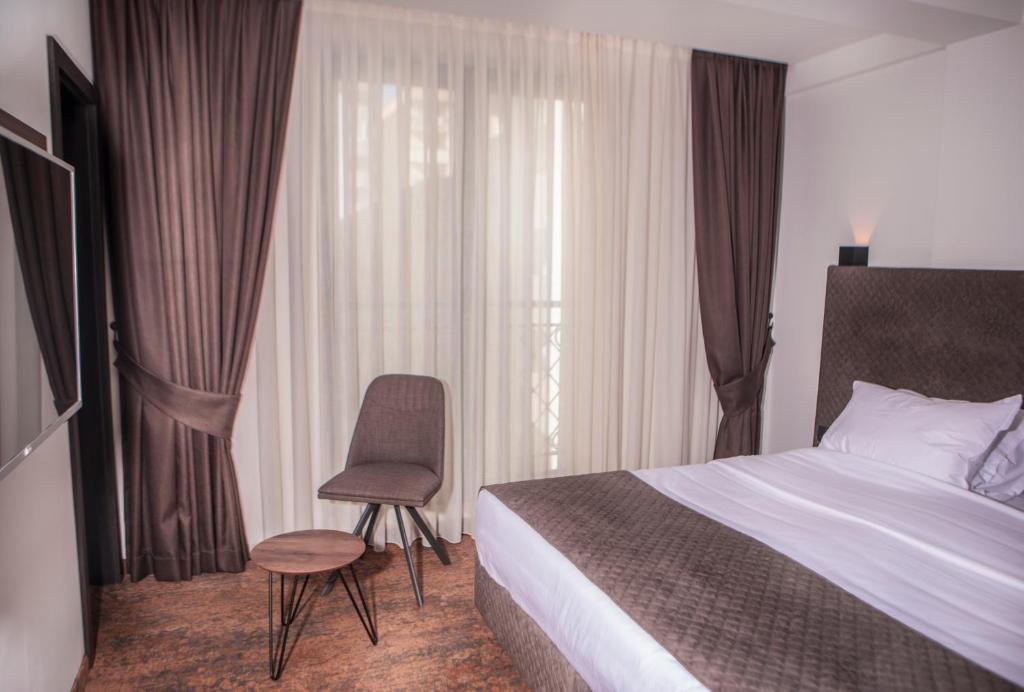 Postel nebo postele na pokoji v ubytování Qama Hotel
