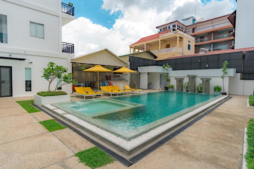 Bazén v ubytování Glow Inn Siem Reap nebo v jeho okolí