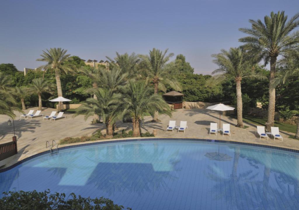 Mövenpick Resort & Spa Dead Sea - Premium Twin Room Met Uitzicht Op Het Zwembad