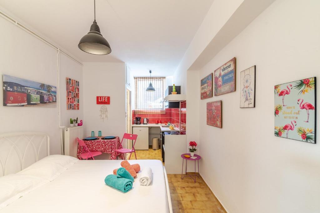Kuchyň nebo kuchyňský kout v ubytování Cozy Studio near Downtown