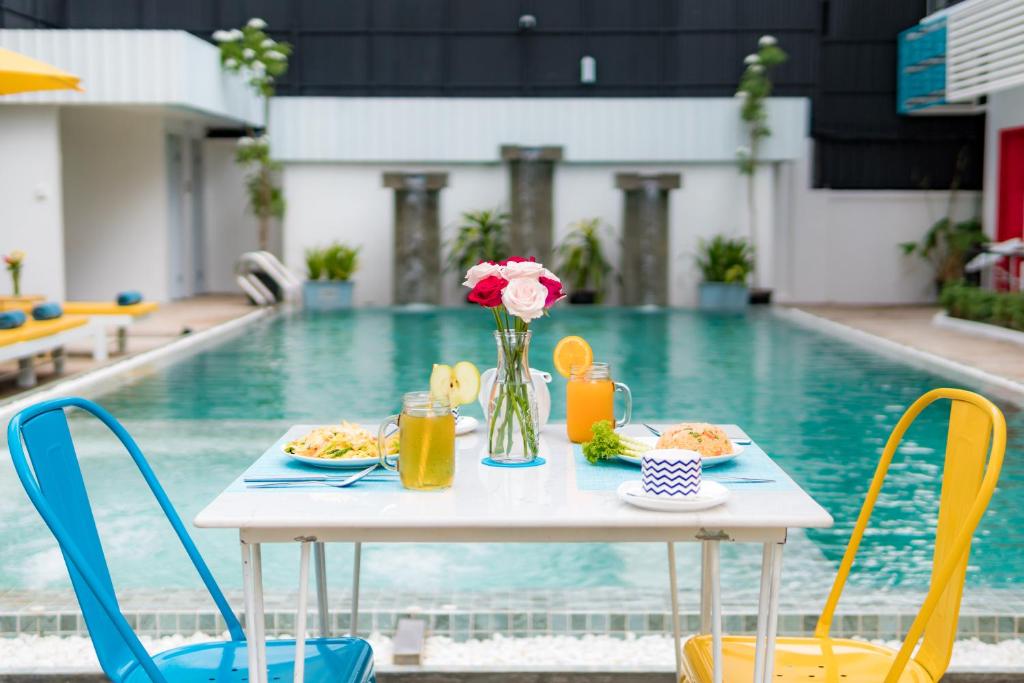 Bazén v ubytování Glow Inn Siem Reap nebo v jeho okolí