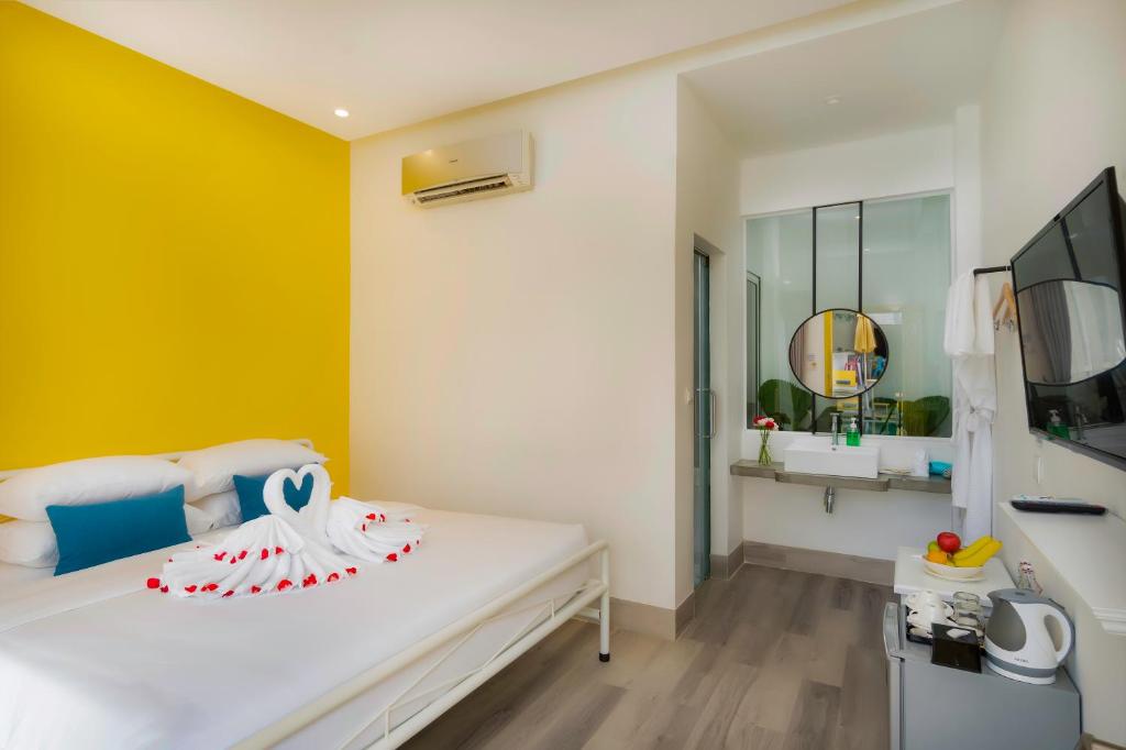 Postel nebo postele na pokoji v ubytování Glow Inn Siem Reap