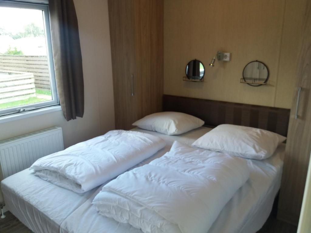 Postel nebo postele na pokoji v ubytování Vakantie Chalet Makkum