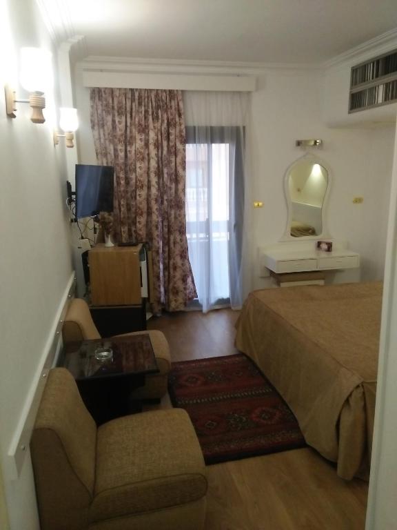 Posezení v ubytování Beirut Hotel Cairo