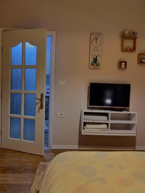 TV a/nebo společenská místnost v ubytování Elite Apartments Korçë
