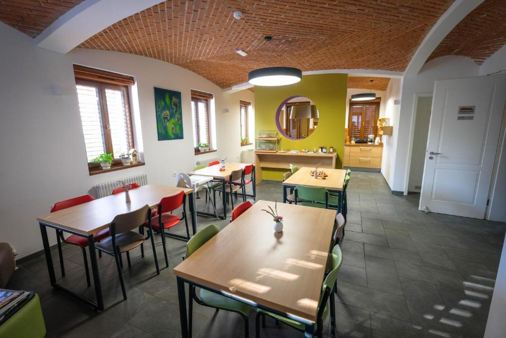 Restaurace v ubytování Hostel Bearlog Kočevje
