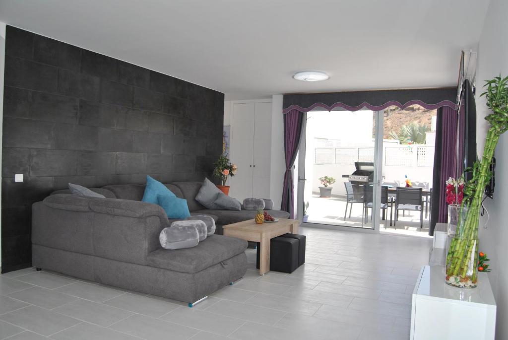 Posezení v ubytování Big Villa Tauro with Private Heated Saltwater Pool & Jacuzzi & BBQ & Game Room & Arcade Games
