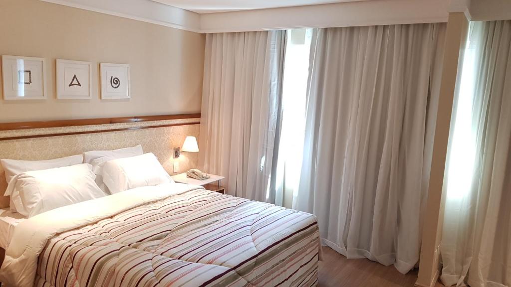  Flat em frente ao Shopping Vila Olímpia