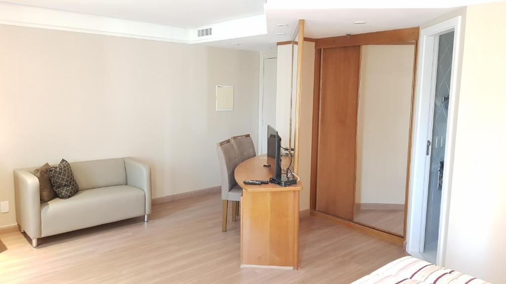  Flat em frente ao Shopping Vila Olímpia