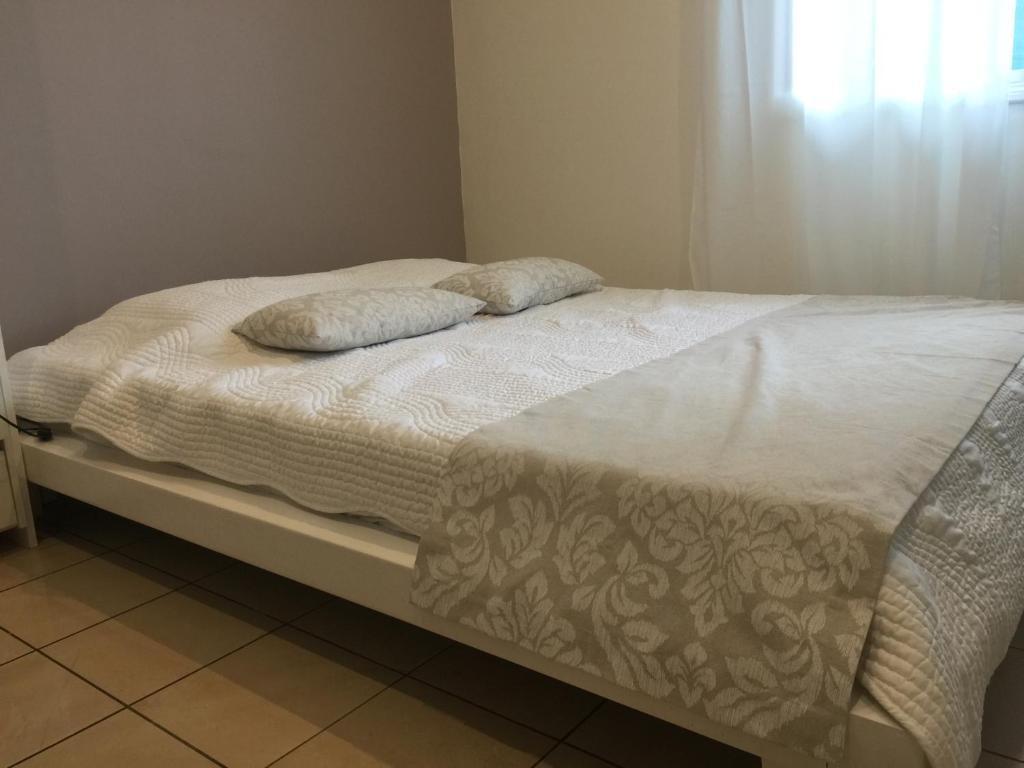 Postel nebo postele na pokoji v ubytování Sun Villa chambre chez l habitant