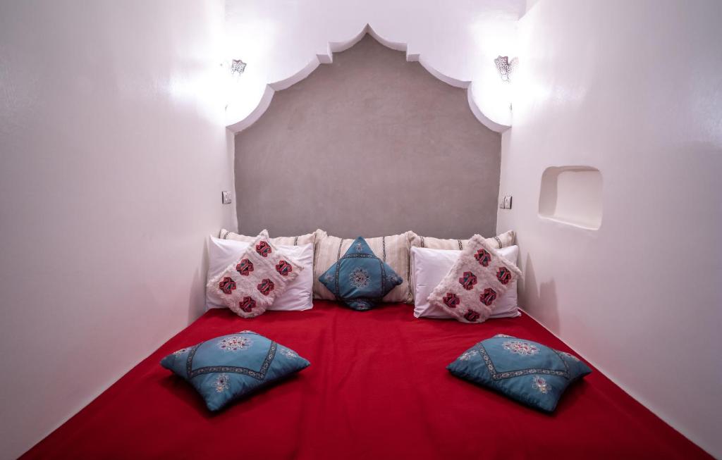 Postel nebo postele na pokoji v ubytování Riad Hotel Sherazade