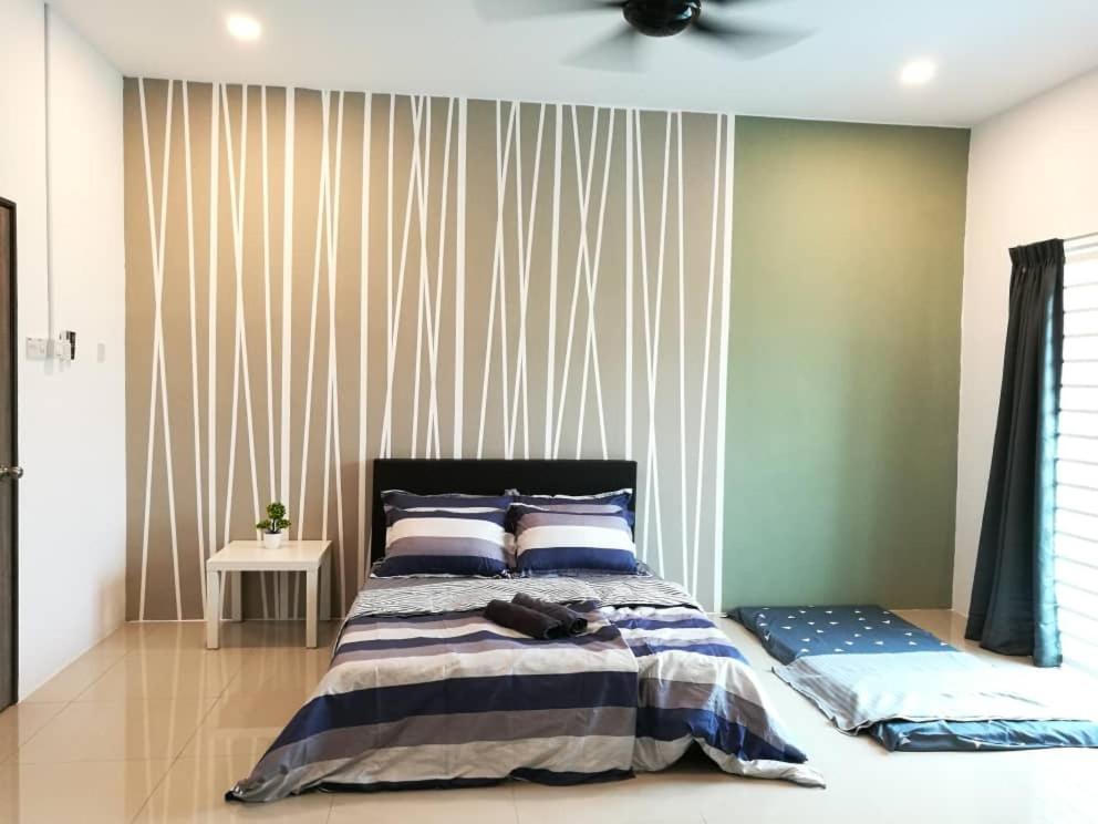 Posteľ alebo postele v izbe v ubytovaní Taiping Kamunting Aeon Tesco 4-15pax