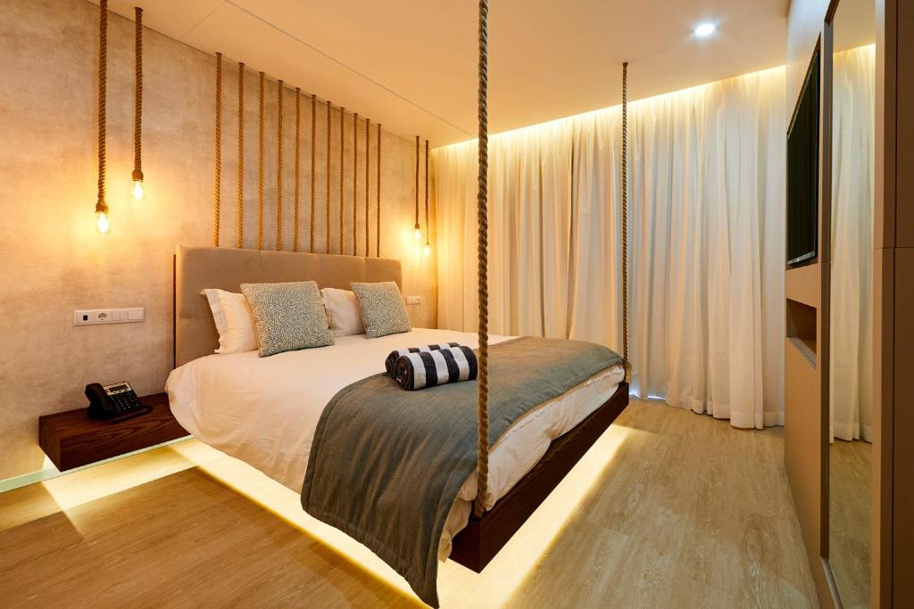 Un pat sau paturi într-o cameră la Areias Senses