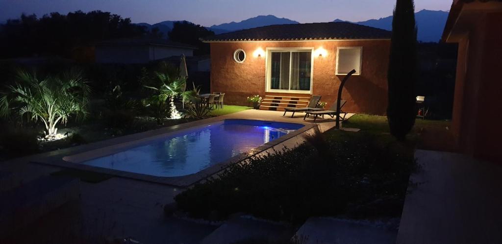 a small swimming pool in front of a house at night at Villa di Pardisoli in Prunelli-di-Fiumorbo