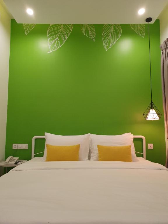 Postel nebo postele na pokoji v ubytování Glow Inn Siem Reap