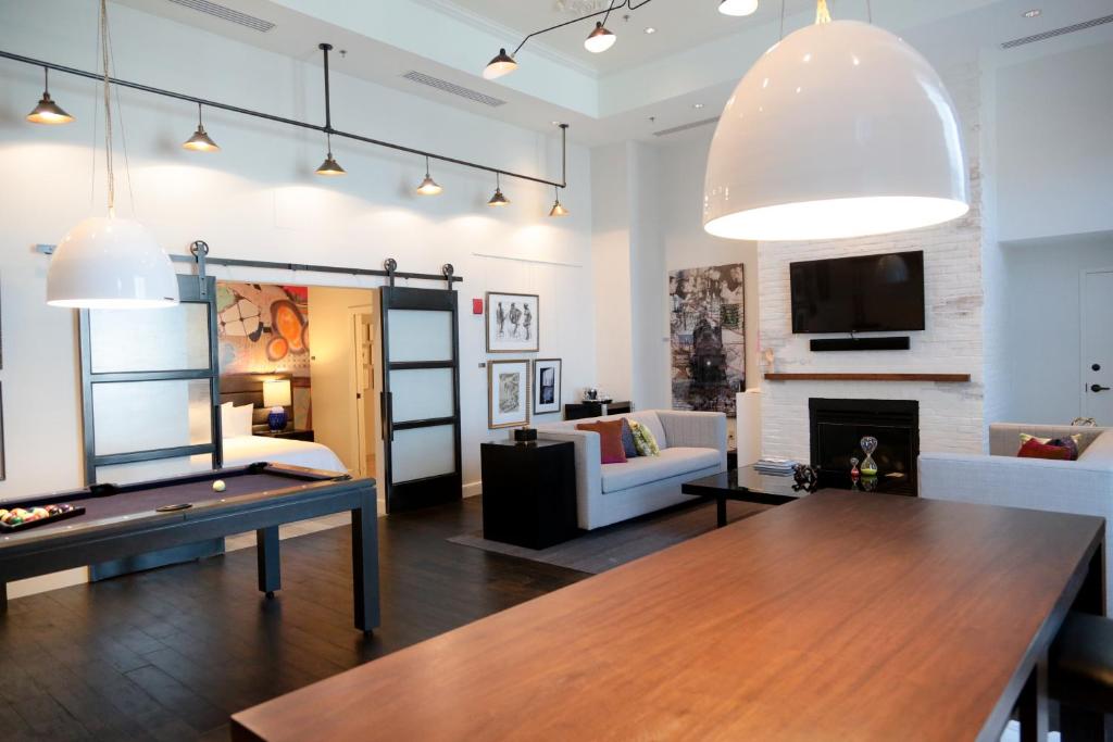 Hotel Commonwealth - Suite King Superior