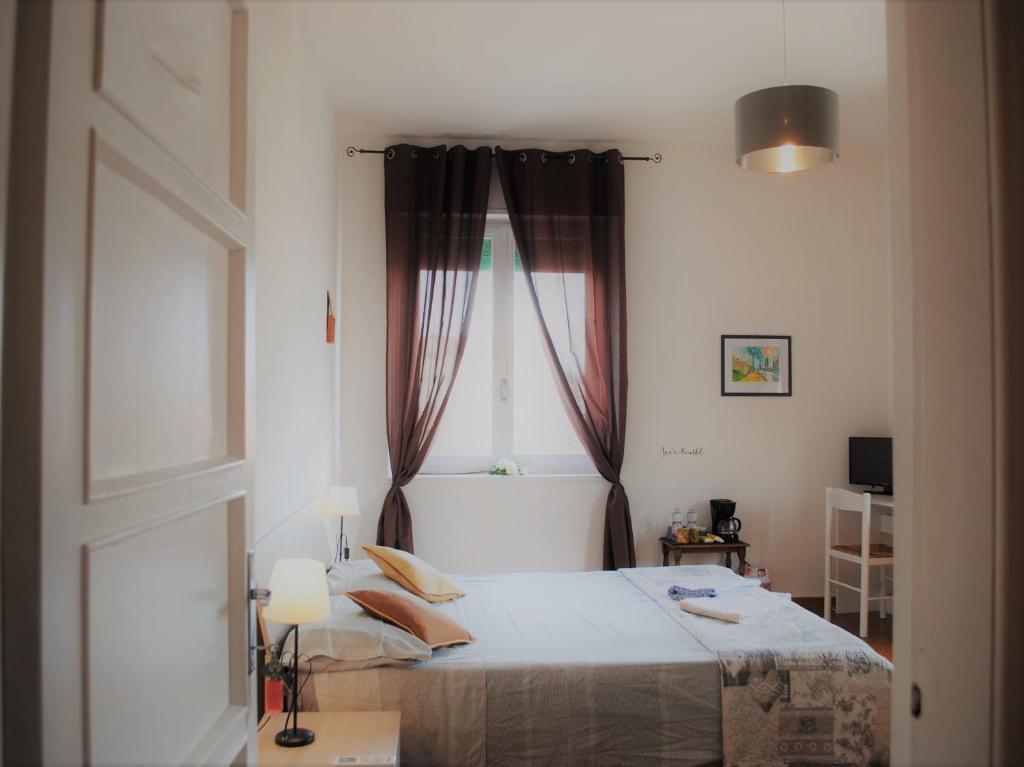 Postel nebo postele na pokoji v ubytování Dreaming Verona Rooms