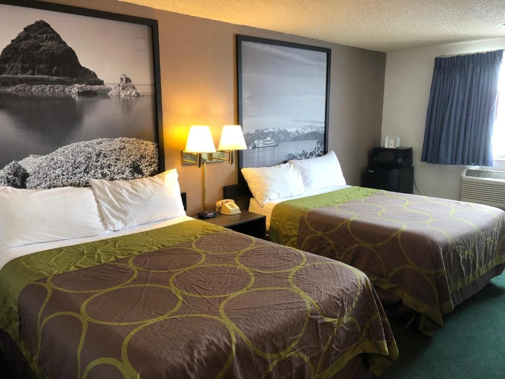 Postel nebo postele na pokoji v ubytování Super 8 by Wyndham Winnemucca NV