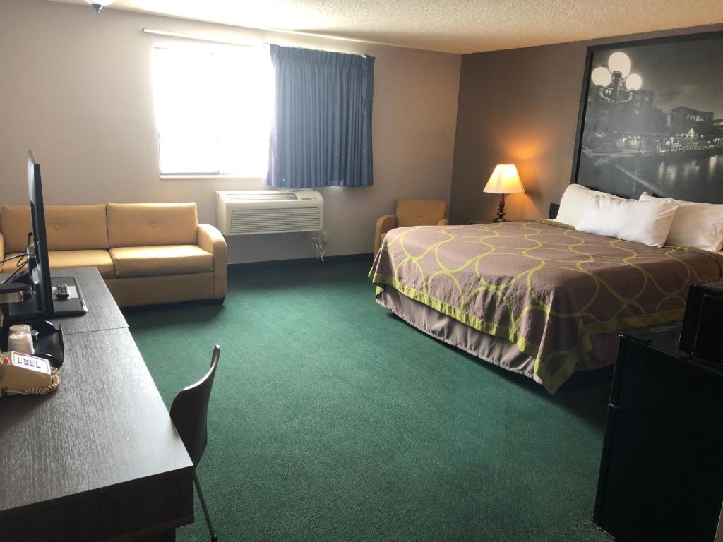 Postel nebo postele na pokoji v ubytování Super 8 by Wyndham Winnemucca NV