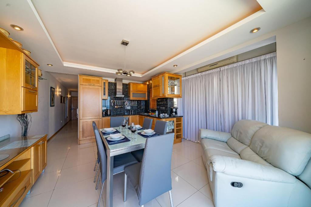 Kuchyň nebo kuchyňský kout v ubytování Marsalforn Apartment Del Mar