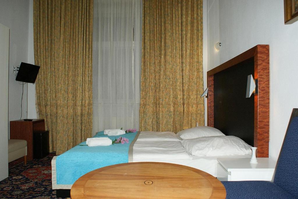Postel nebo postele na pokoji v ubytování Hotel Garni Aaberna
