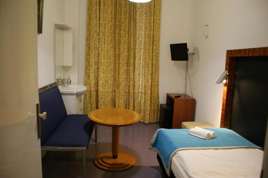 Postel nebo postele na pokoji v ubytování Hotel Garni Aaberna