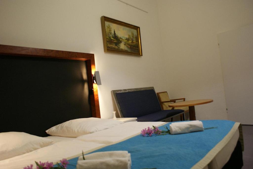 Postel nebo postele na pokoji v ubytování Hotel Garni Aaberna