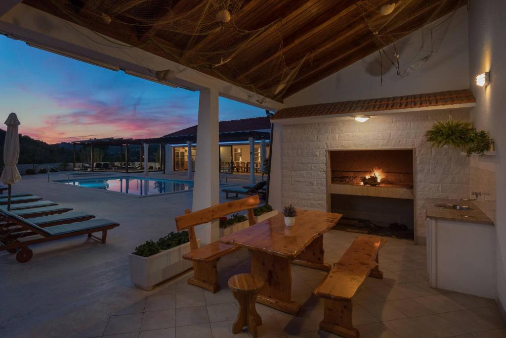Bazén v ubytování Villa DIVA Holiday House nebo v jeho okolí